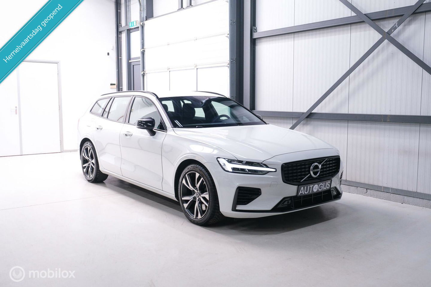 Volvo V60 2.0 T8 Recharge AWD R-Design | NL auto | DAB+ | CarPlay | Adaptive | Blis | Rijklaar |
