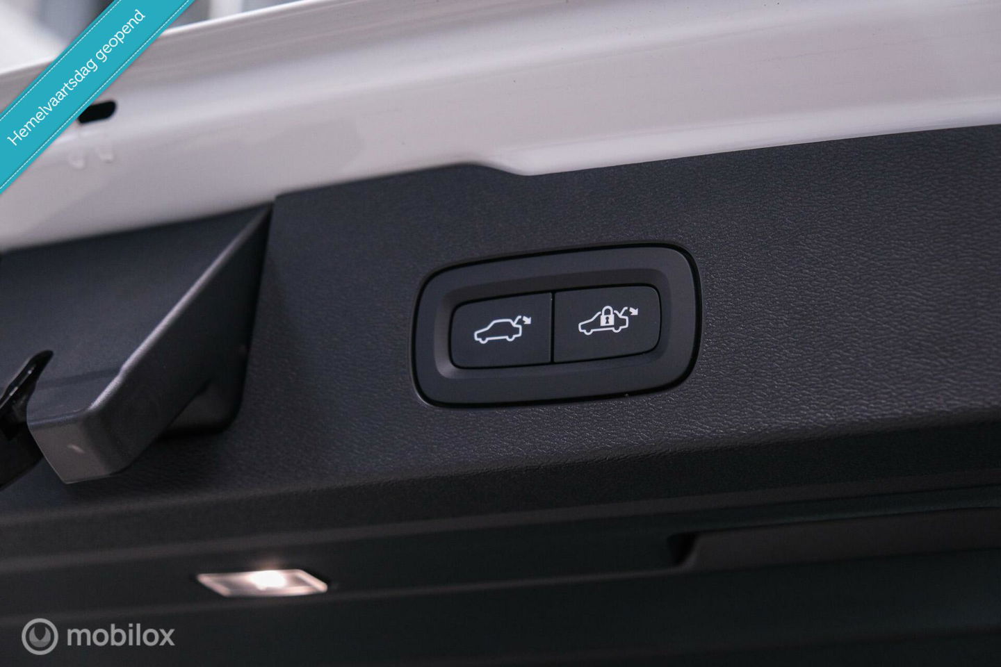 Volvo V60 2.0 T8 Recharge AWD R-Design | NL auto | DAB+ | CarPlay | Adaptive | Blis | Rijklaar |