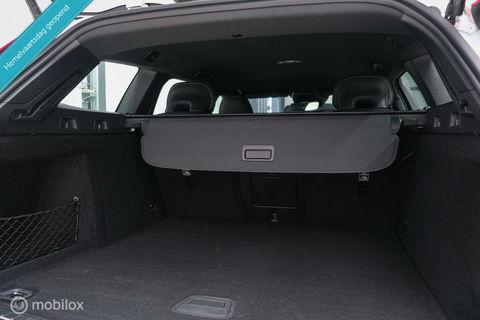 Volvo V60 2.0 T8 Recharge AWD R-Design | NL auto | DAB+ | CarPlay | Adaptive | Blis | Rijklaar |