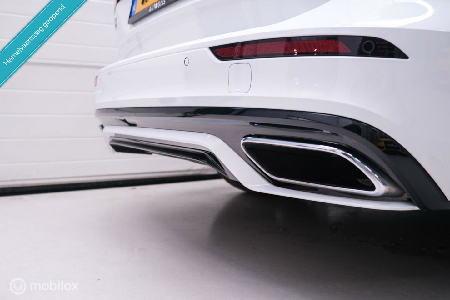 Volvo V60 2.0 T8 Recharge AWD R-Design | NL auto | DAB+ | CarPlay | Adaptive | Blis | Rijklaar |