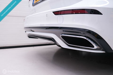 Volvo V60 2.0 T8 Recharge AWD R-Design | NL auto | DAB+ | CarPlay | Adaptive | Blis | Rijklaar |