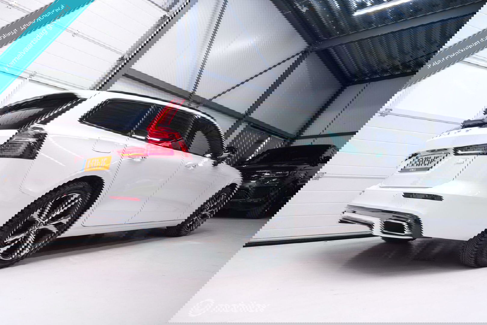 Volvo V60 2.0 T8 Recharge AWD R-Design | NL auto | DAB+ | CarPlay | Adaptive | Blis | Rijklaar |