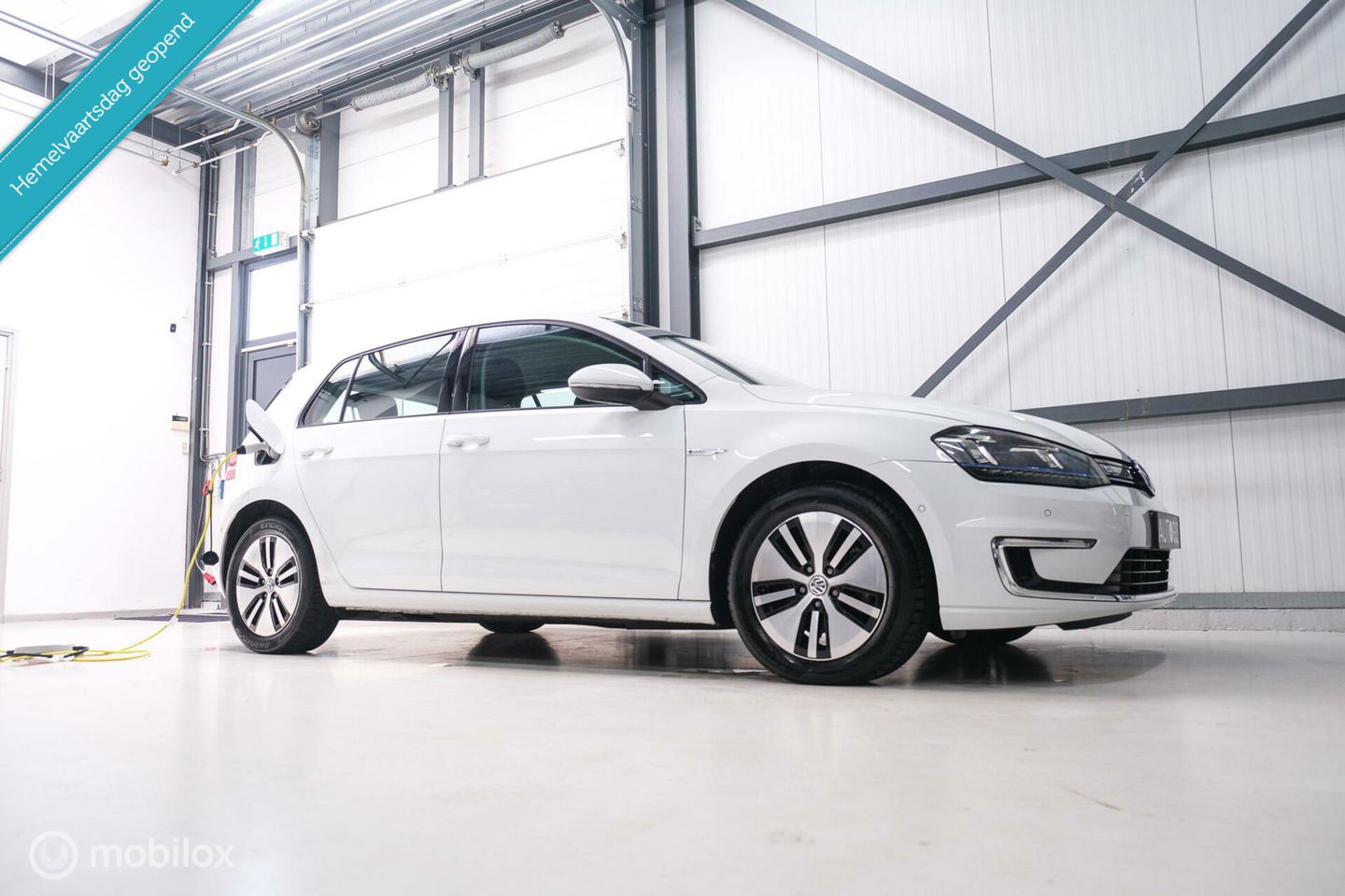 Volkswagen e-Golf | Adaptive | Stoelverwarming | PDC | Navigatie | Ambiance verlichting | LED |