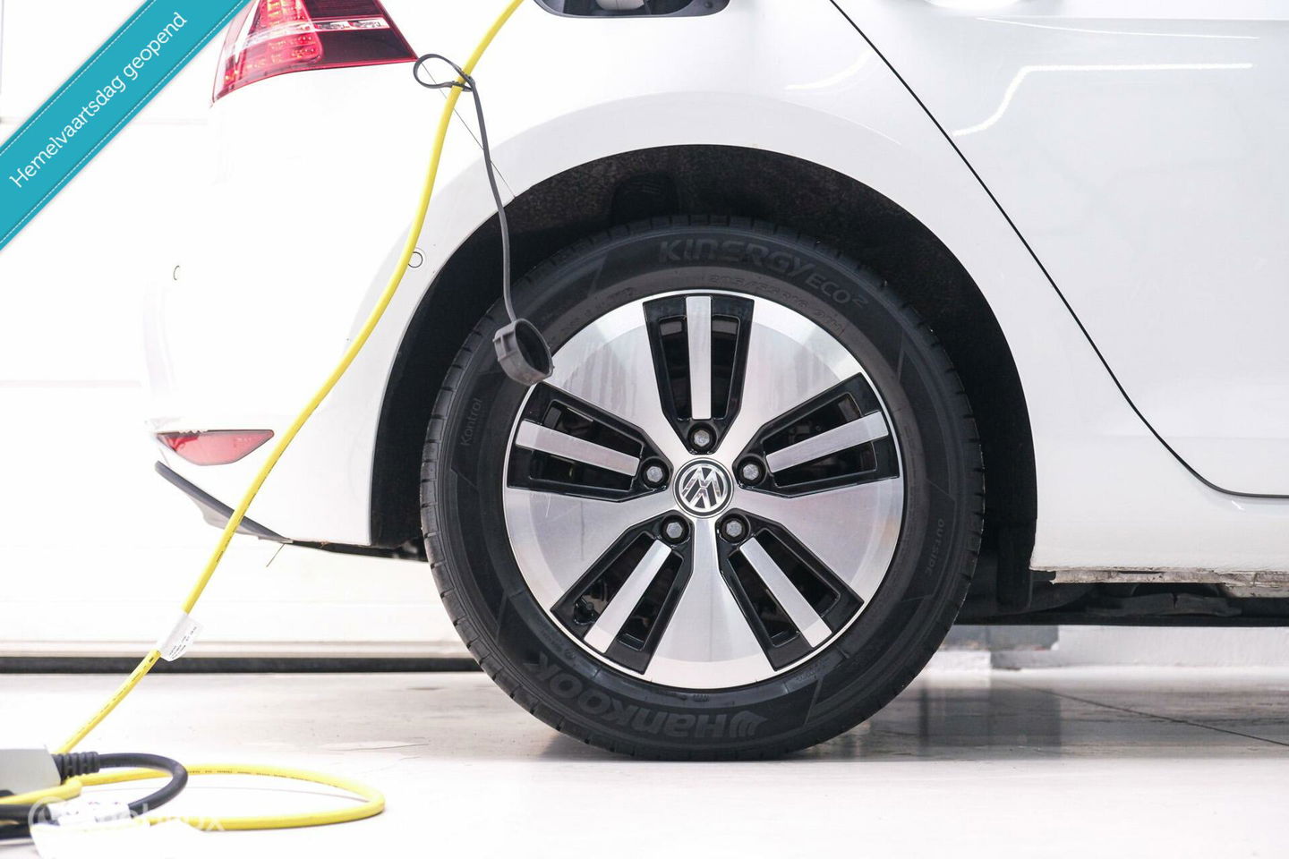 Volkswagen e-Golf | Adaptive | Stoelverwarming | PDC | Navigatie | Ambiance verlichting | LED |