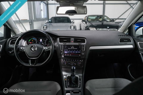 Volkswagen e-Golf | Adaptive | Stoelverwarming | PDC | Navigatie | Ambiance verlichting | LED |