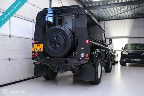 Land Rover Defender 2.4 TD 110 | Airco | BTW auto | Origineel NL | SVX | NAP | Commercial | ASS stoelen | Trekhaak | 60th anniversary | X Tech |