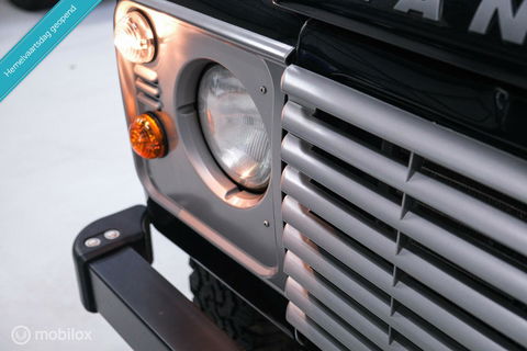 Land Rover Defender 2.4 TD 110 | Airco | BTW auto | Origineel NL | SVX | NAP | Commercial | ASS stoelen | Trekhaak | 60th anniversary | X Tech |