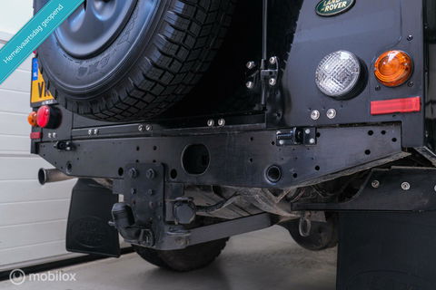 Land Rover Defender 2.4 TD 110 | Airco | BTW auto | Origineel NL | SVX | NAP | Commercial | ASS stoelen | Trekhaak | 60th anniversary | X Tech |
