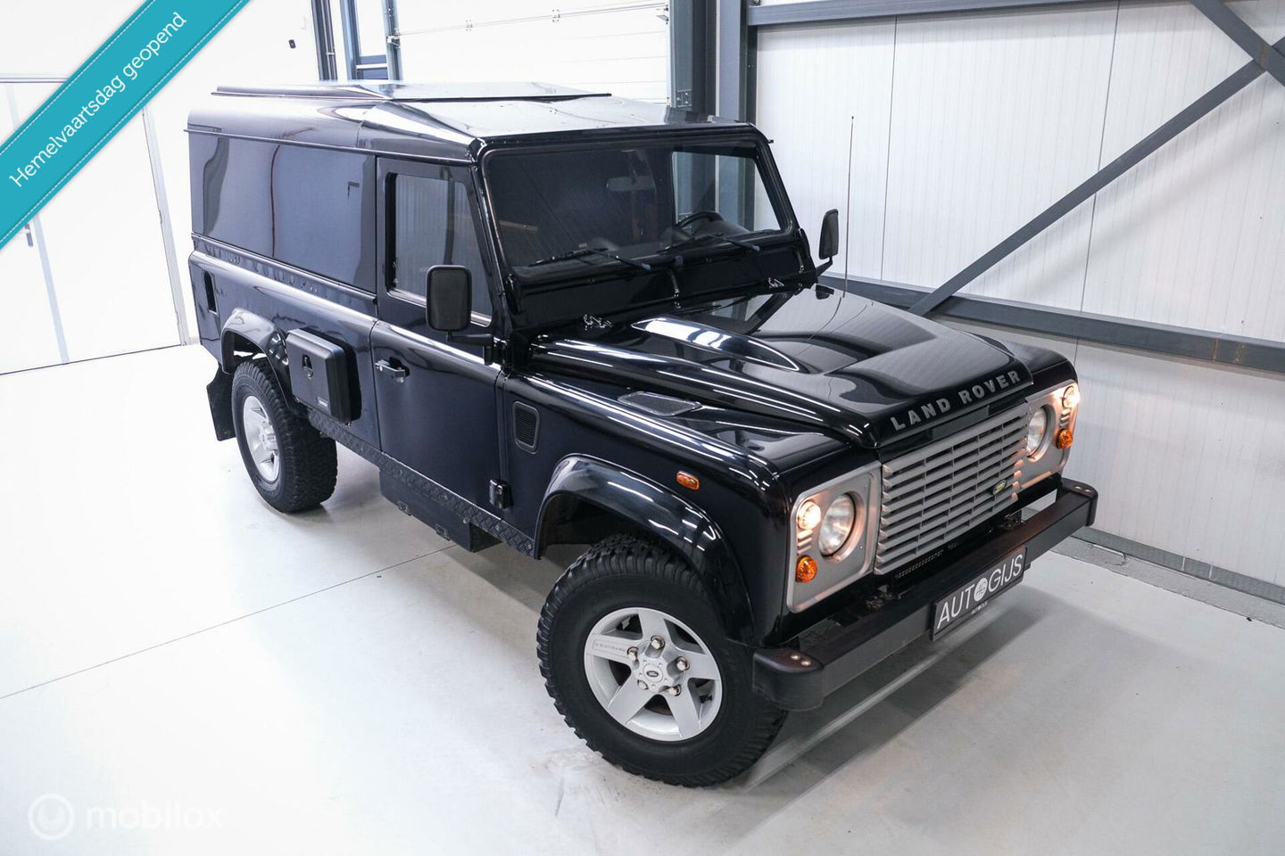 Land Rover Defender 2.4 TD 110 | Airco | BTW auto | Origineel NL | SVX | NAP | Commercial | ASS stoelen | Trekhaak | 60th anniversary | X Tech |