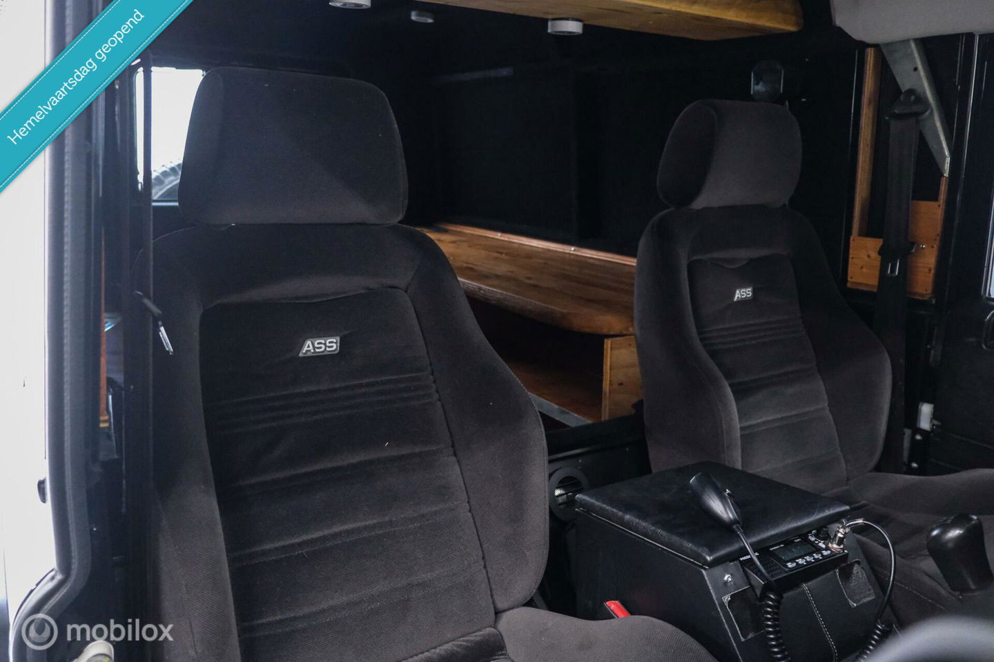 Land Rover Defender 2.4 TD 110 | Airco | BTW auto | Origineel NL | SVX | NAP | Commercial | ASS stoelen | Trekhaak | 60th anniversary | X Tech |