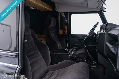 Land Rover Defender 2.4 TD 110 | Airco | BTW auto | Origineel NL | SVX | NAP | Commercial | ASS stoelen | Trekhaak | 60th anniversary | X Tech |