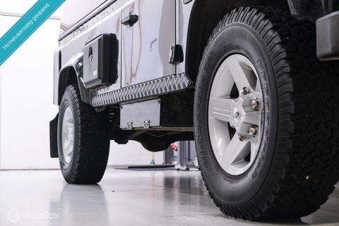 Land Rover Defender 2.4 TD 110 | Airco | BTW auto | Origineel NL | SVX | NAP | Commercial | ASS stoelen | Trekhaak | 60th anniversary | X Tech |