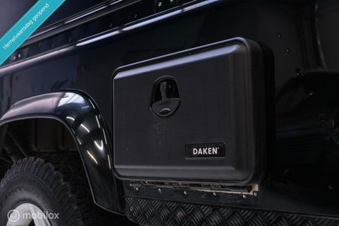 Land Rover Defender 2.4 TD 110 | Airco | BTW auto | Origineel NL | SVX | NAP | Commercial | ASS stoelen | Trekhaak | 60th anniversary | X Tech |