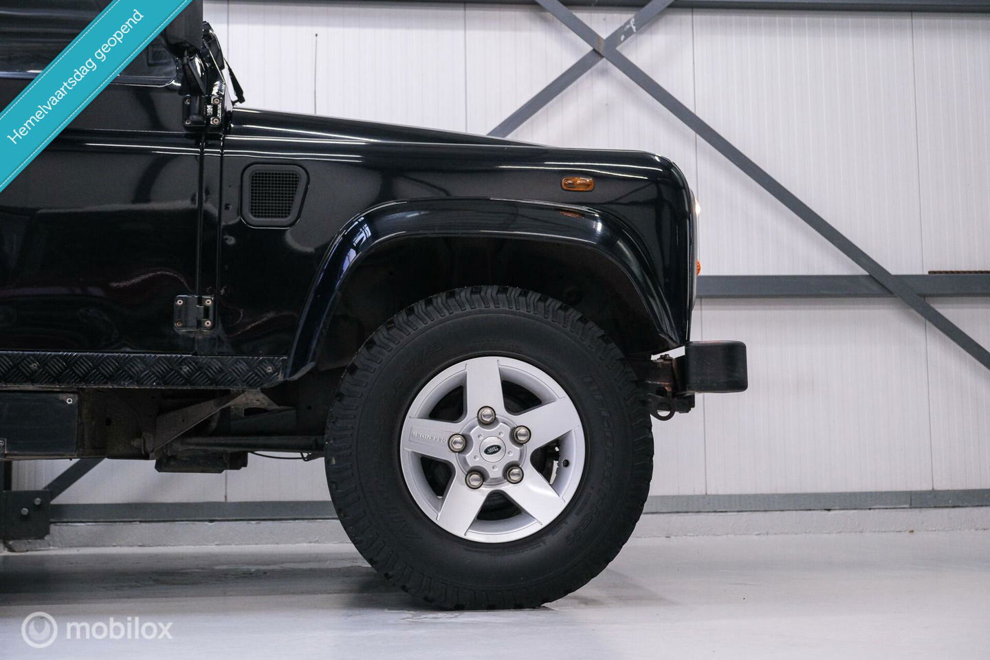 Land Rover Defender 2.4 TD 110 | Airco | BTW auto | Origineel NL | SVX | NAP | Commercial | ASS stoelen | Trekhaak | 60th anniversary | X Tech |