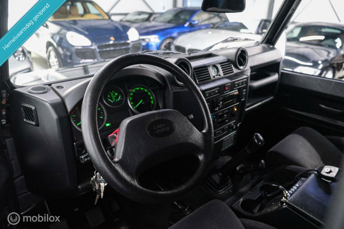 Land Rover Defender 2.4 TD 110 | Airco | BTW auto | Origineel NL | SVX | NAP | Commercial | ASS stoelen | Trekhaak | 60th anniversary | X Tech |
