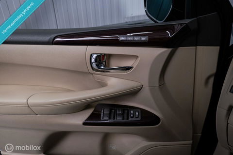 Lexus LX 570 5.7 V8 389 pk | 8 persoons | Mark Levinson | luchtvering | unieke auto!