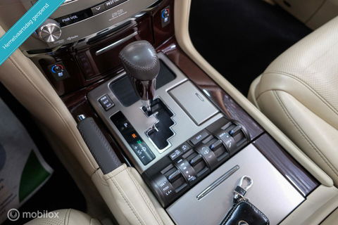 Lexus LX 570 5.7 V8 389 pk | 8 persoons | Mark Levinson | luchtvering | unieke auto!