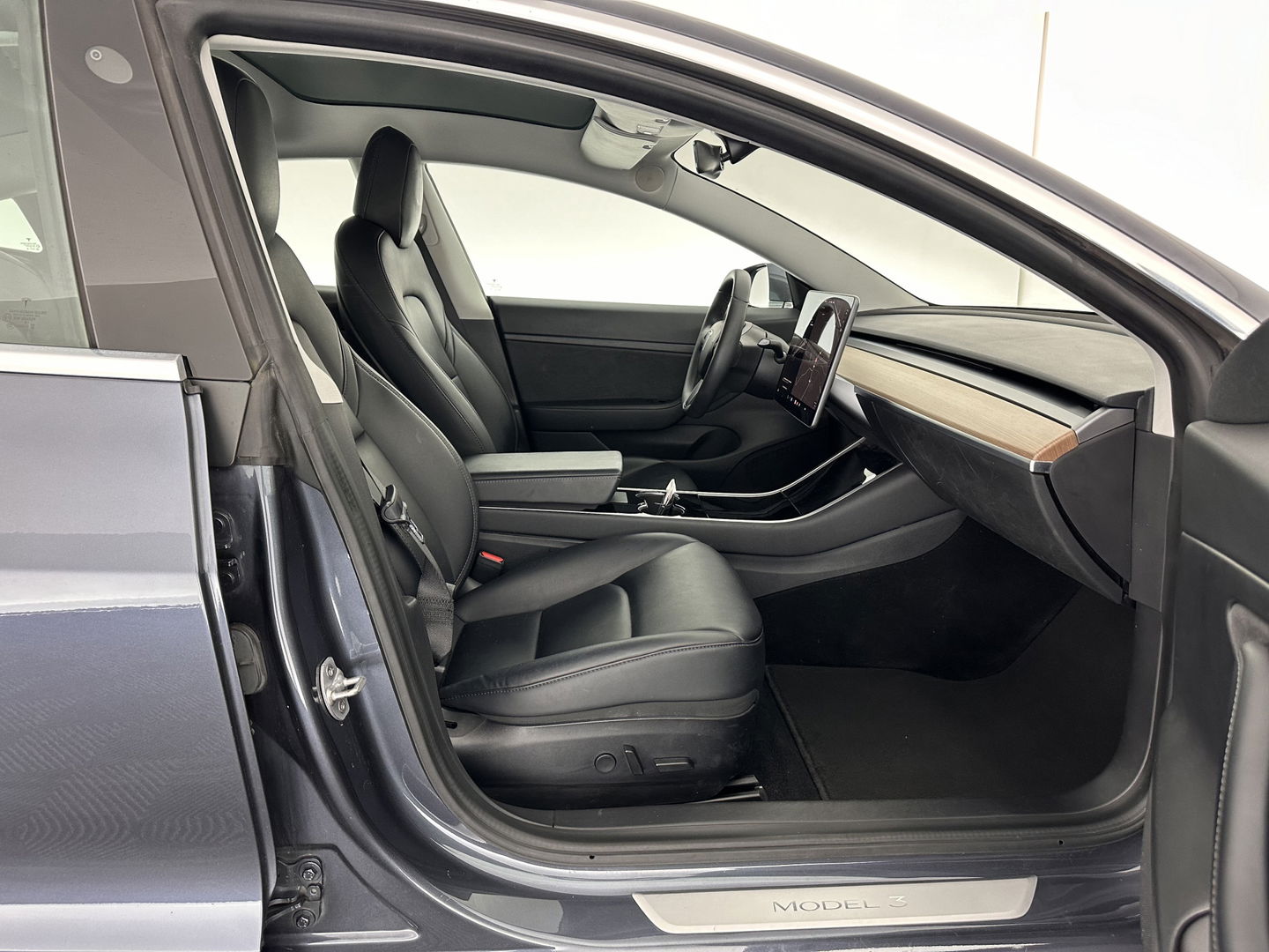 Tesla Model 3 Standard RWD Plus 60 kWh [ 3-Fase ] (INCL-BTW) Aut. *PANO | AUTO-PILOT | FULL-LEATHER | KEYLESS | FULL-LED | MEMORY-PACK | SURROUND-VIEW | DAB | CARPLAY | DIGI-COCKPIT | LANE-ASSIST | COMFORT-SEATS | 18"ALU*