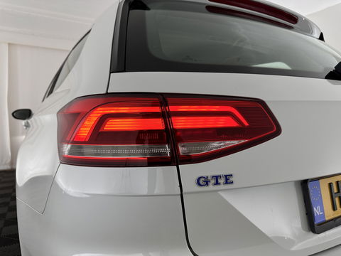 Volkswagen Passat Variant 1.4 TSI GTE Highline Aut. *FULL-LED | ADAPTIVE-CRUISE | ERGONOMIC-SPORTSEATS | KEYLESS | NAVI-FULLMAP | ECC | PARKPILOT | HEATED-SEATS | SHIFT-PADDLES | AMBIENT-LIGHT | TOWBAR | 17''ALU*