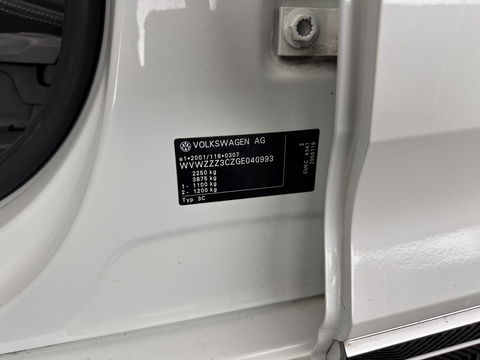 Volkswagen Passat Variant 1.4 TSI GTE Highline Aut. *FULL-LED | ADAPTIVE-CRUISE | ERGONOMIC-SPORTSEATS | KEYLESS | NAVI-FULLMAP | ECC | PARKPILOT | HEATED-SEATS | SHIFT-PADDLES | AMBIENT-LIGHT | TOWBAR | 17''ALU*