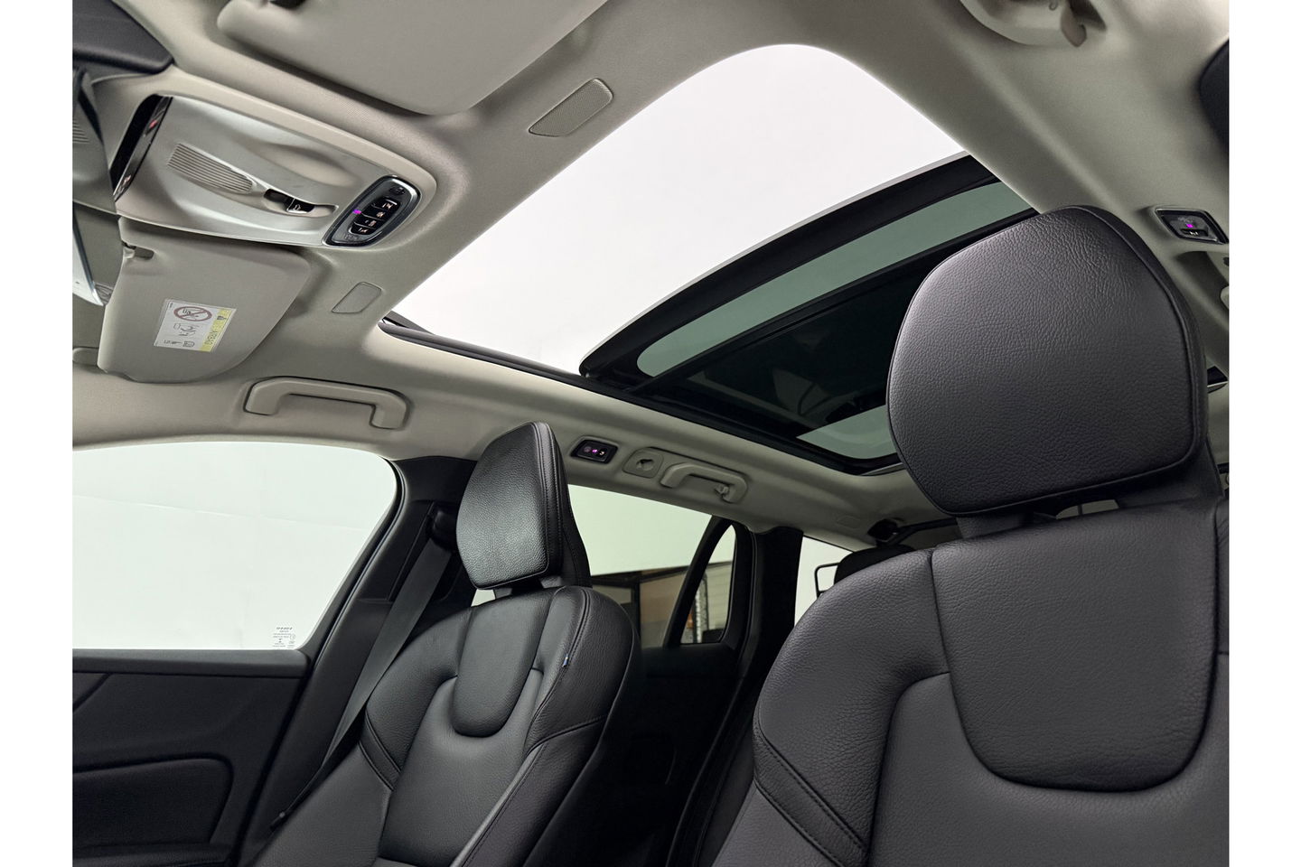 Volvo V60 2.0 T6 Recharge AWD Inscription 291PK 360 Camera Pano Harman/Kardon Trekhaak LED Head up Display Carplay Cruise Clima Memory 19"LMV Navi