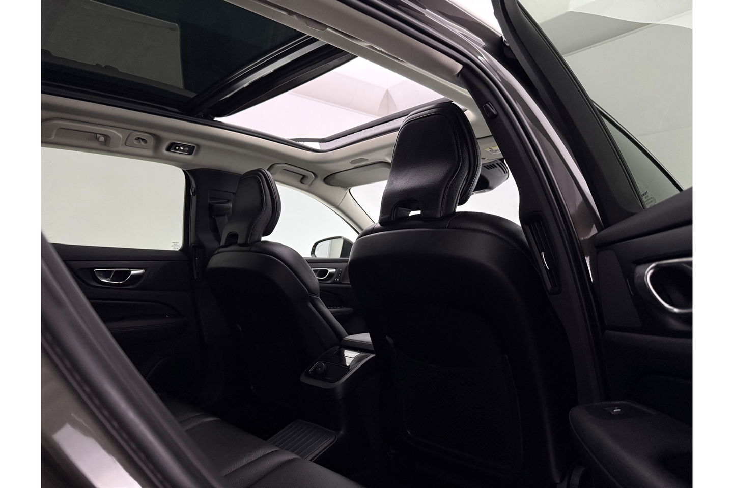 Volvo V60 2.0 T6 Recharge AWD Inscription 291PK 360 Camera Pano Harman/Kardon Trekhaak LED Head up Display Carplay Cruise Clima Memory 19"LMV Navi