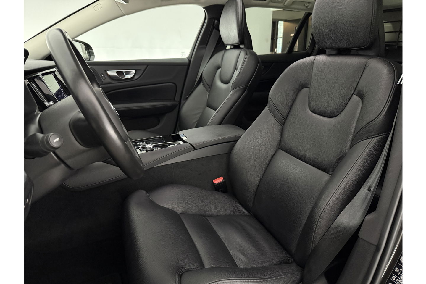 Volvo V60 2.0 T6 Recharge AWD Inscription 291PK 360 Camera Pano Harman/Kardon Trekhaak LED Head up Display Carplay Cruise Clima Memory 19"LMV Navi