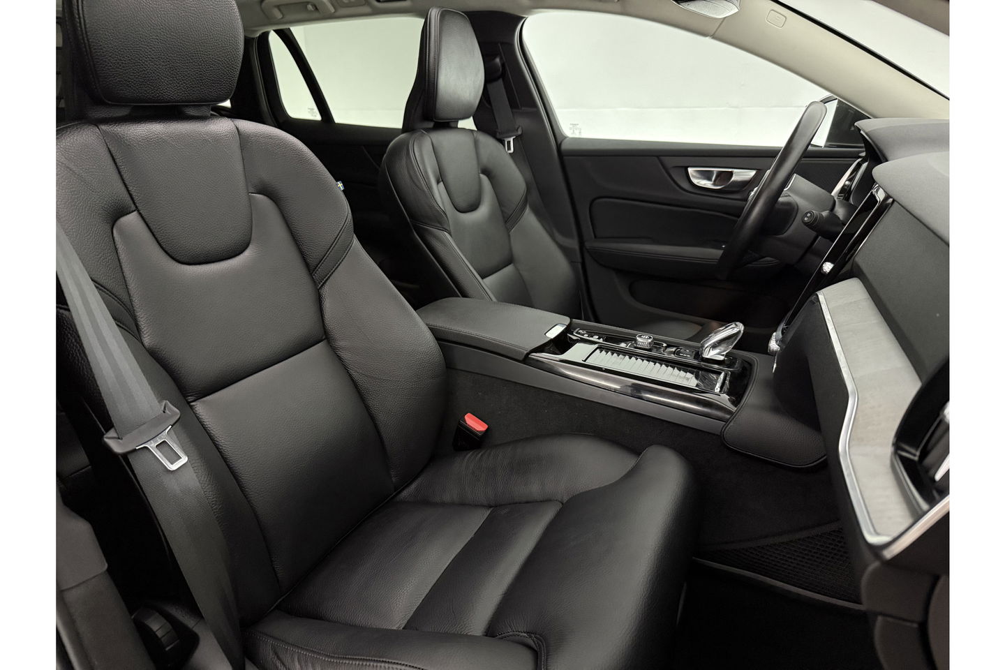 Volvo V60 2.0 T6 Recharge AWD Inscription 291PK 360 Camera Pano Harman/Kardon Trekhaak LED Head up Display Carplay Cruise Clima Memory 19"LMV Navi