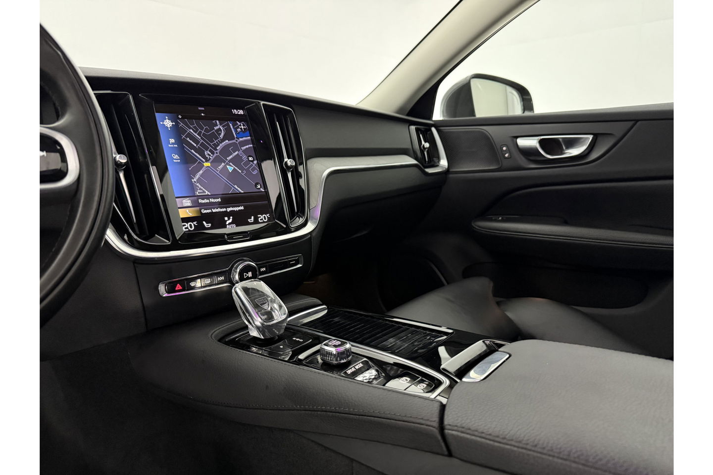 Volvo V60 2.0 T6 Recharge AWD Inscription 291PK 360 Camera Pano Harman/Kardon Trekhaak LED Head up Display Carplay Cruise Clima Memory 19"LMV Navi