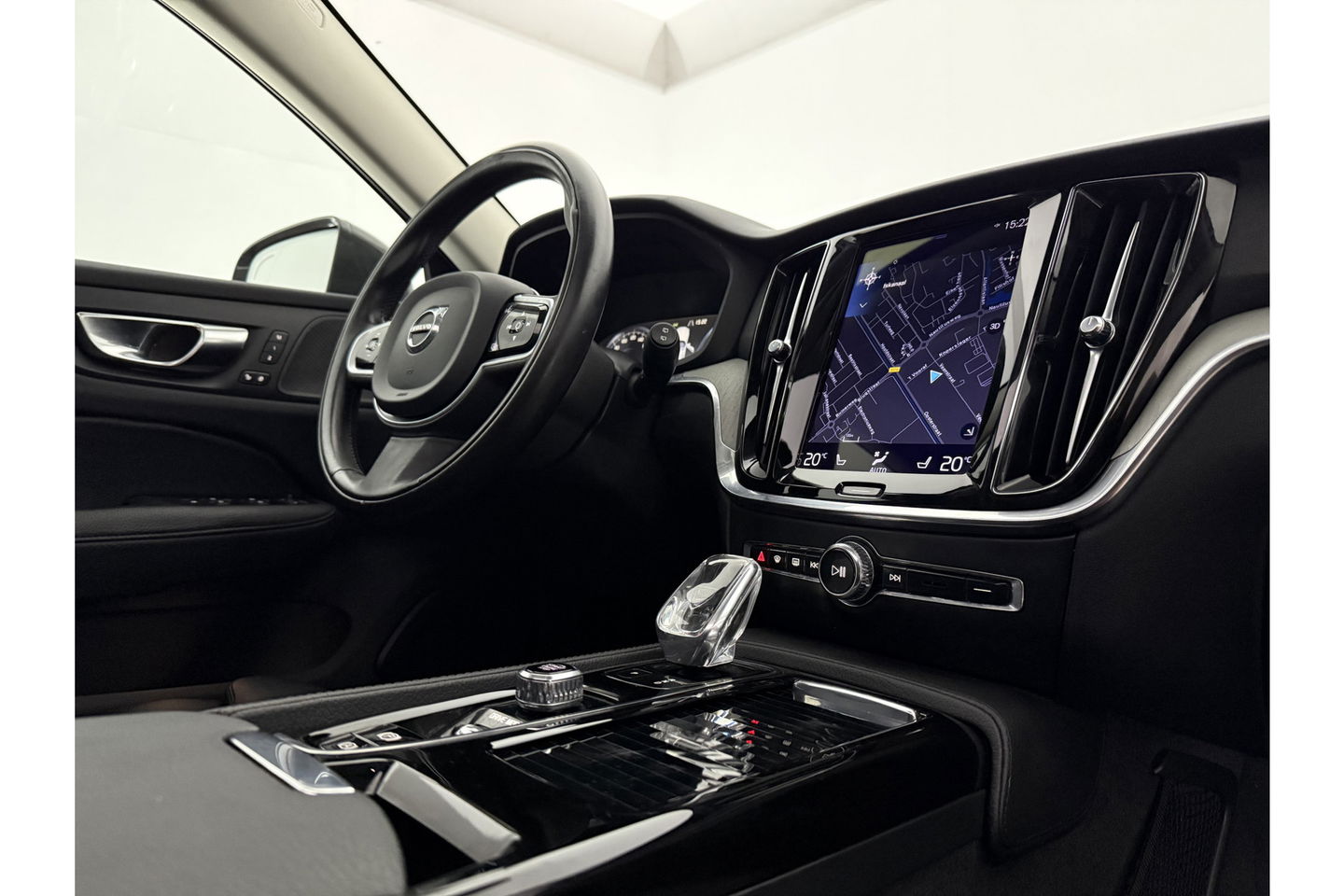 Volvo V60 2.0 T6 Recharge AWD Inscription 291PK 360 Camera Pano Harman/Kardon Trekhaak LED Head up Display Carplay Cruise Clima Memory 19"LMV Navi