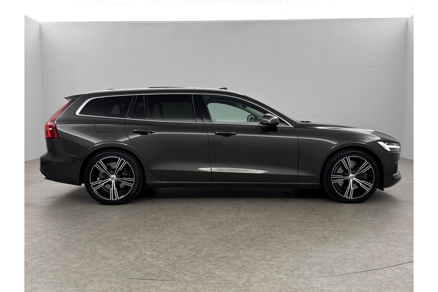 Volvo V60 2.0 T6 Recharge AWD Inscription 291PK 360 Camera Pano Harman/Kardon Trekhaak LED Head up Display Carplay Cruise Clima Memory 19"LMV Navi