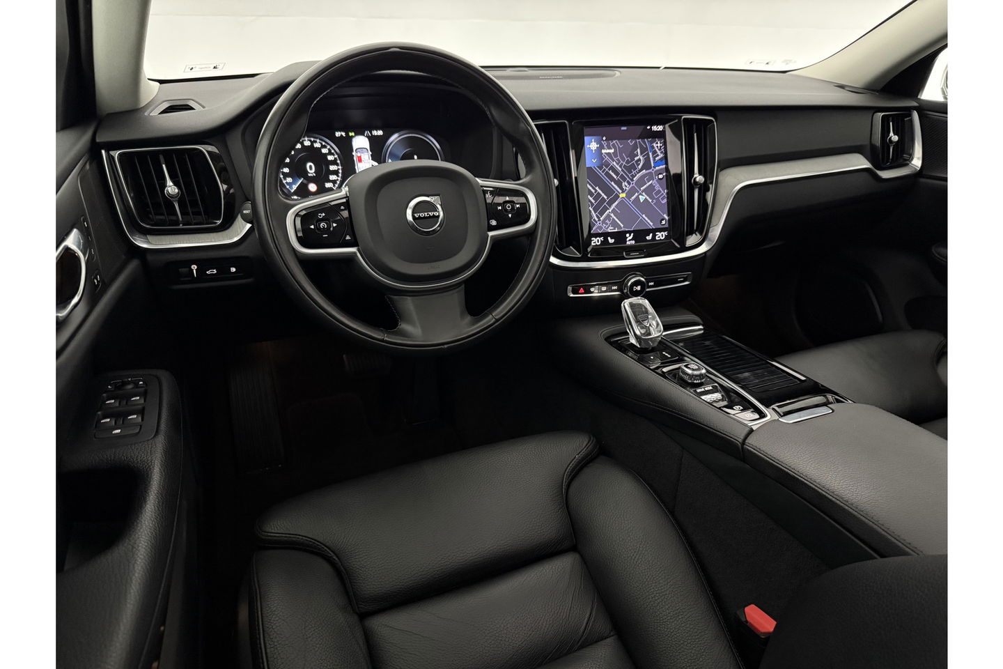Volvo V60 2.0 T6 Recharge AWD Inscription 291PK 360 Camera Pano Harman/Kardon Trekhaak LED Head up Display Carplay Cruise Clima Memory 19"LMV Navi