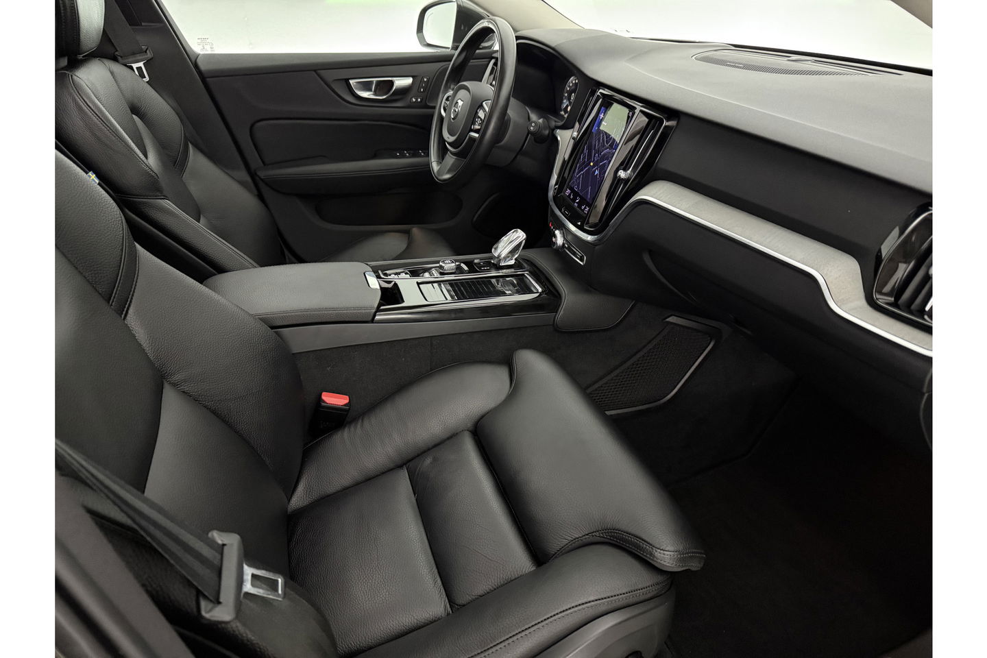 Volvo V60 2.0 T6 Recharge AWD Inscription 291PK 360 Camera Pano Harman/Kardon Trekhaak LED Head up Display Carplay Cruise Clima Memory 19"LMV Navi