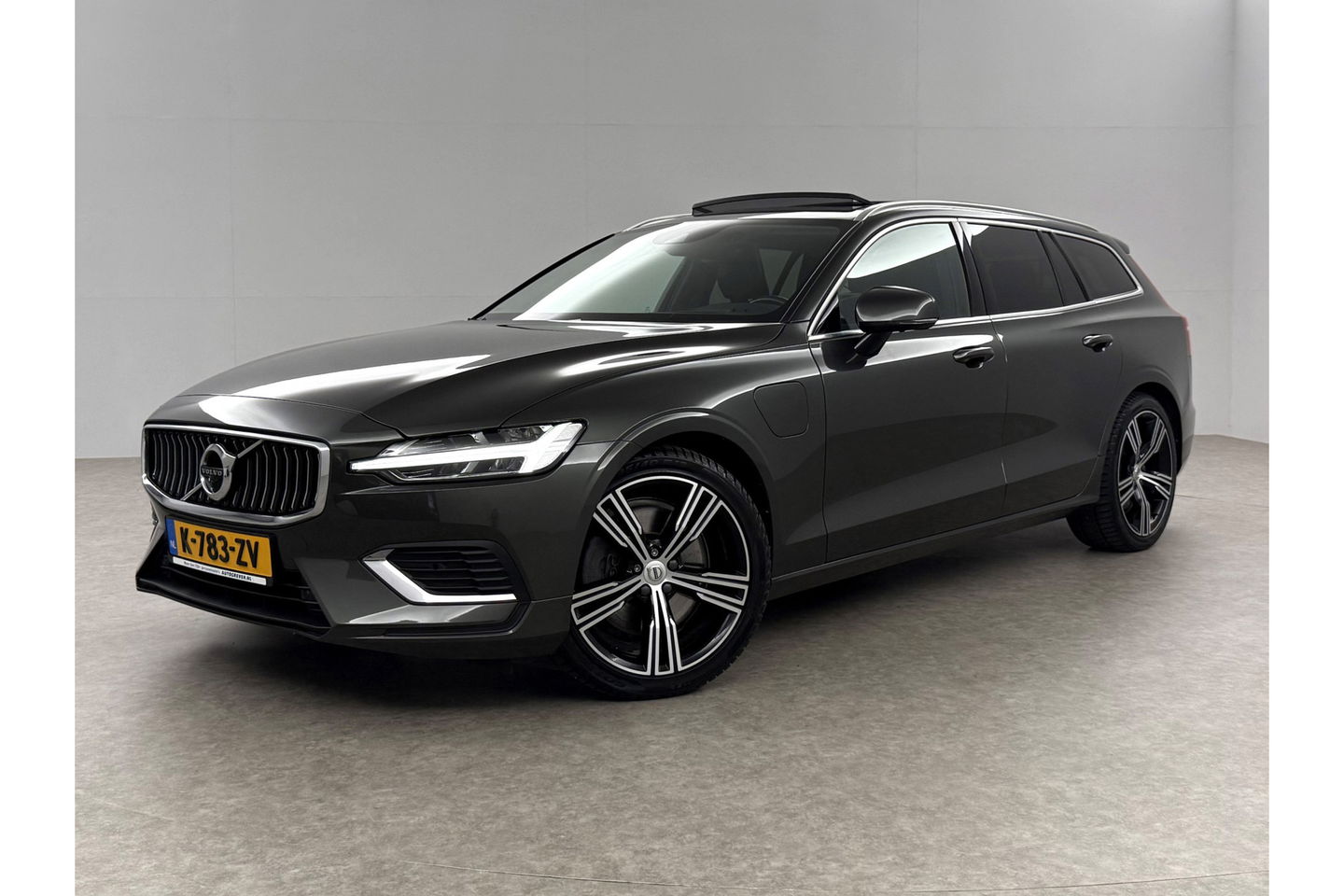 Volvo V60 2.0 T6 Recharge AWD Inscription 291PK 360 Camera Pano Harman/Kardon Trekhaak LED Head up Display Carplay Cruise Clima Memory 19"LMV Navi