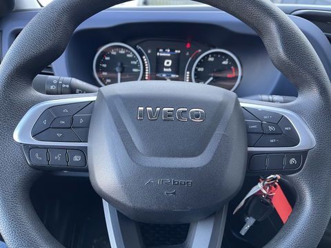 Iveco Daily 35S14V 2.3 410 L4H2 automaat / vaste prijs rijklaar € 23.950 ex btw / lease vanaf € 428 / cruise en climate control / trekhaak 3500 kg / euro 6 diesel / bpm vrij / laadruimte 475 cm lang