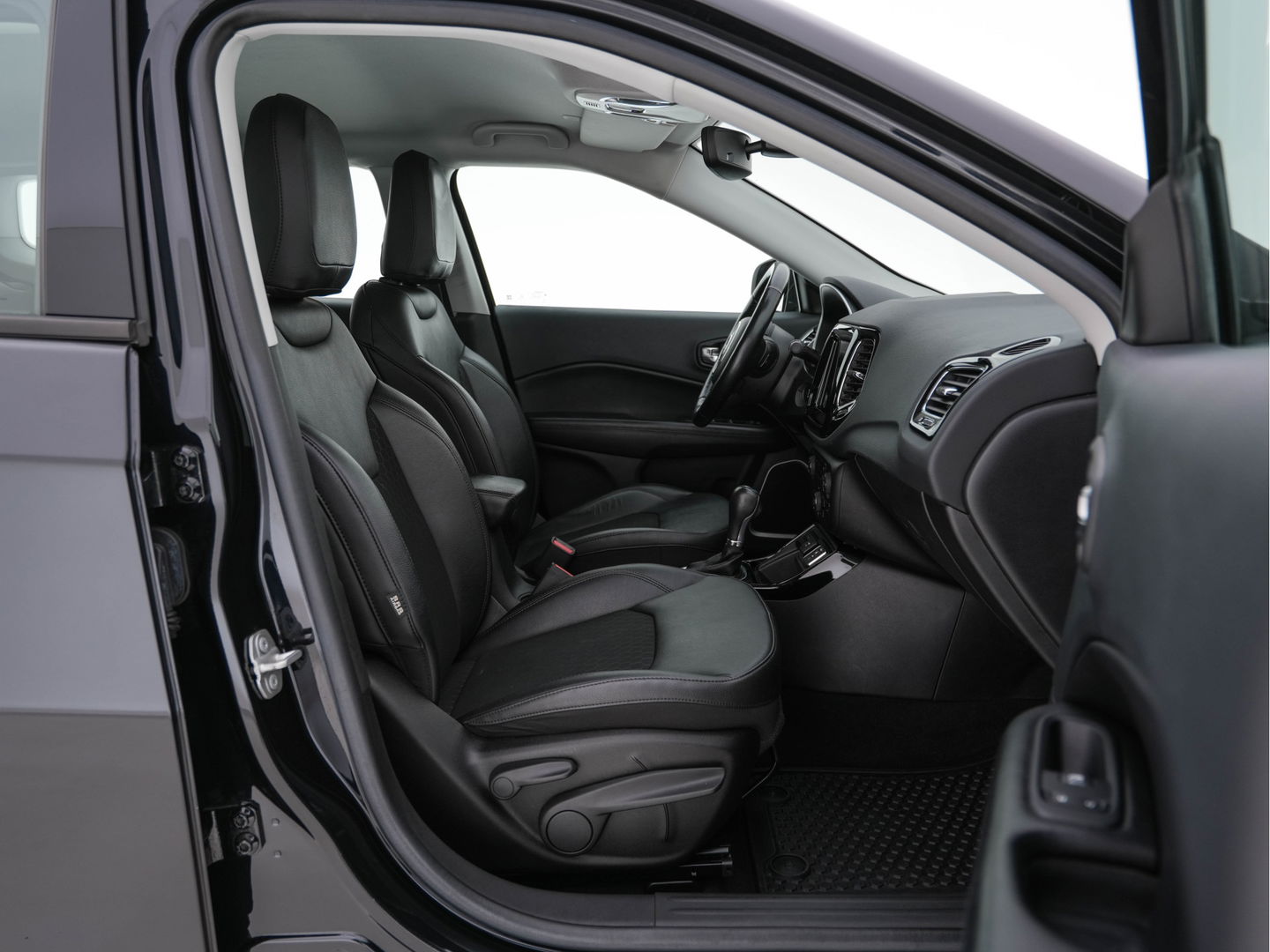 Jeep Compass 1.3T Night-Eagle Aut. *LEATHER-MICROFIBRE | NAVI-FULLMAP | KEYLESS | CAMERA | HEATED-SEATS | COMFORT-SEATS | DAB+ | ECC | LANE-ASSIST | PDC | CRUISE | 19''ALU*