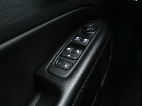 Jeep Compass 1.3T Night-Eagle Aut. *LEATHER-MICROFIBRE | NAVI-FULLMAP | KEYLESS | CAMERA | HEATED-SEATS | COMFORT-SEATS | DAB+ | ECC | LANE-ASSIST | PDC | CRUISE | 19''ALU*