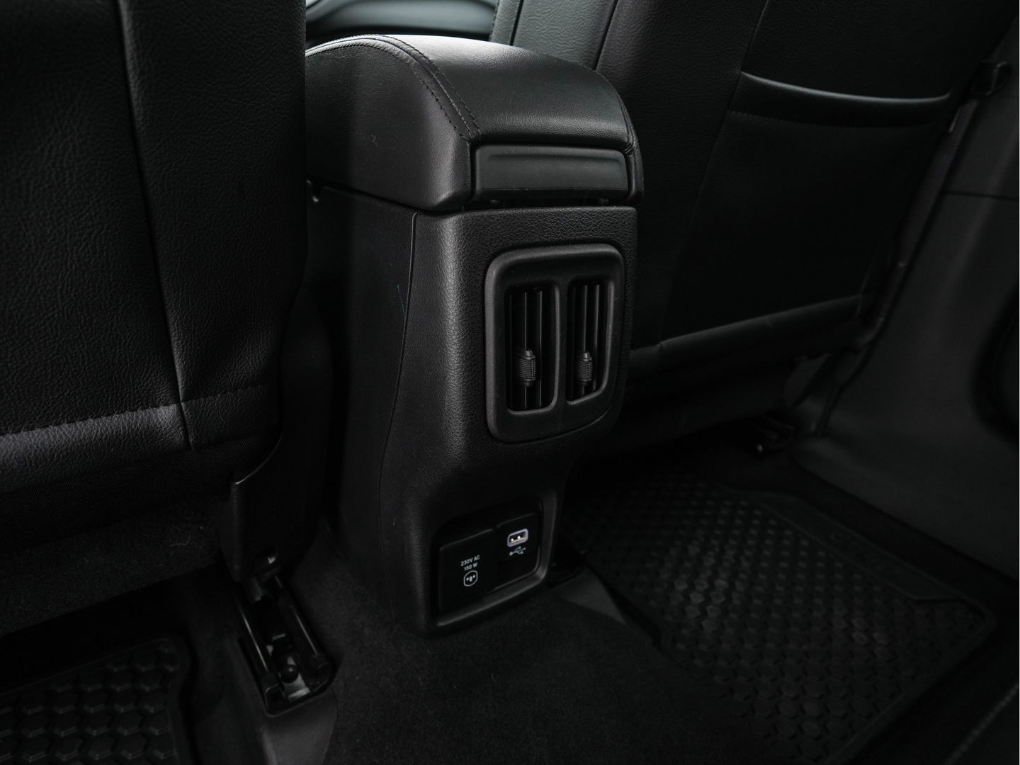Jeep Compass 1.3T Night-Eagle Aut. *LEATHER-MICROFIBRE | NAVI-FULLMAP | KEYLESS | CAMERA | HEATED-SEATS | COMFORT-SEATS | DAB+ | ECC | LANE-ASSIST | PDC | CRUISE | 19''ALU*
