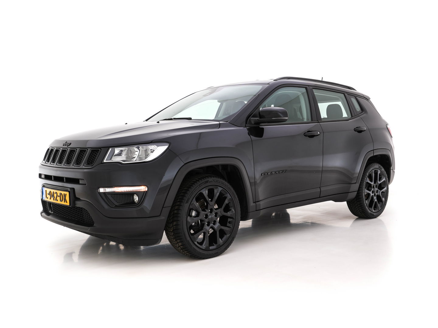 Jeep Compass 1.3T Night-Eagle Aut. *LEATHER-MICROFIBRE | NAVI-FULLMAP | KEYLESS | CAMERA | HEATED-SEATS | COMFORT-SEATS | DAB+ | ECC | LANE-ASSIST | PDC | CRUISE | 19''ALU*