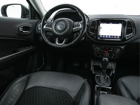 Jeep Compass 1.3T Night-Eagle Aut. *LEATHER-MICROFIBRE | NAVI-FULLMAP | KEYLESS | CAMERA | HEATED-SEATS | COMFORT-SEATS | DAB+ | ECC | LANE-ASSIST | PDC | CRUISE | 19''ALU*