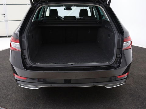 Škoda Superb 1.4 TSI iV Laurin & Klement | Panoramadak | Leder | Adaptive cruise | Canton Sound | Stoelverwarming | Standkachel | Carplay | Camera | Full LED | Memory
