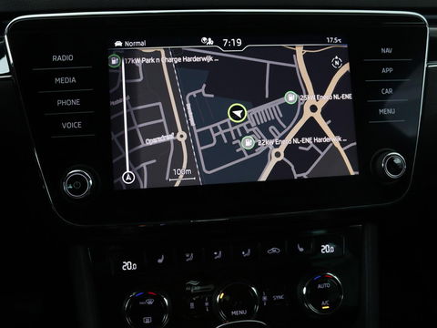 Škoda Superb 1.4 TSI iV Laurin & Klement | Panoramadak | Leder | Adaptive cruise | Canton Sound | Stoelverwarming | Standkachel | Carplay | Camera | Full LED | Memory