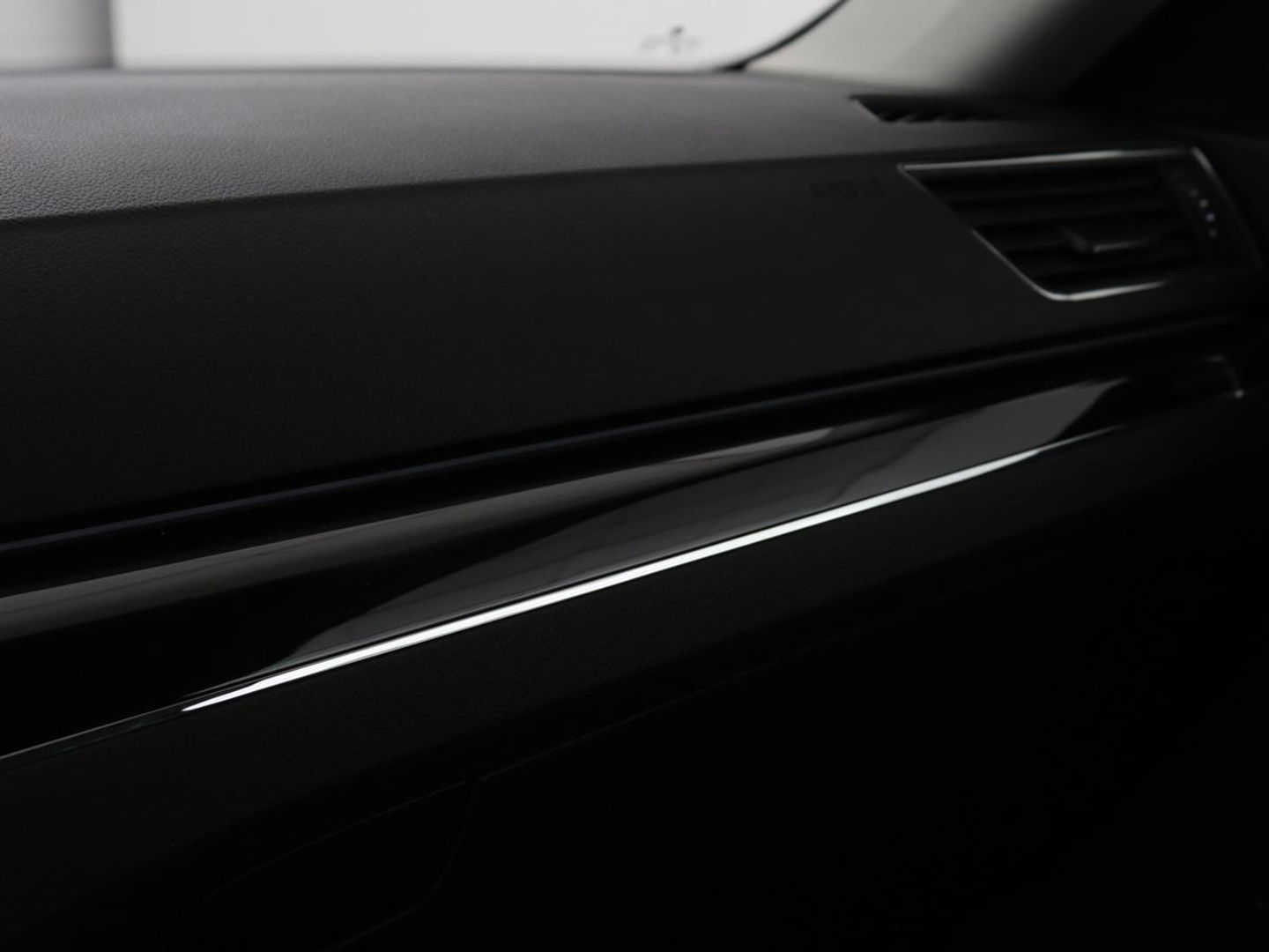 Škoda Superb 1.4 TSI iV Laurin & Klement | Panoramadak | Leder | Adaptive cruise | Canton Sound | Stoelverwarming | Standkachel | Carplay | Camera | Full LED | Memory