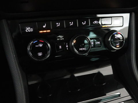 Škoda Superb 1.4 TSI iV Laurin & Klement | Panoramadak | Leder | Adaptive cruise | Canton Sound | Stoelverwarming | Standkachel | Carplay | Camera | Full LED | Memory