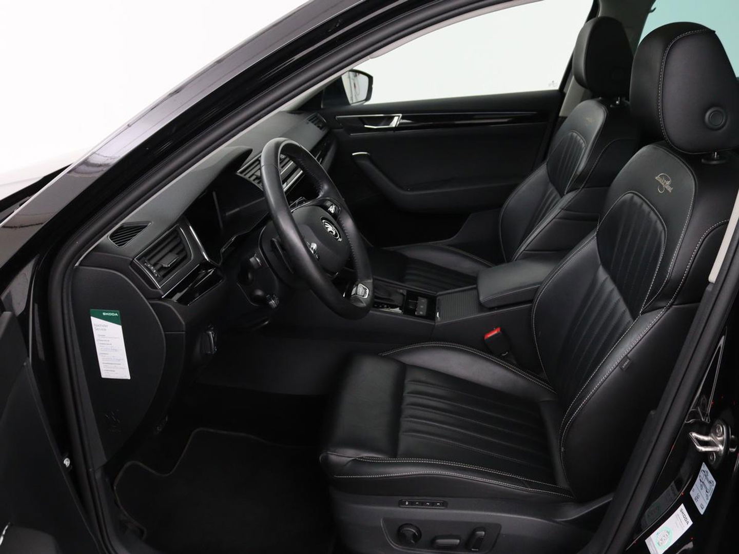 Škoda Superb 1.4 TSI iV Laurin & Klement | Panoramadak | Leder | Adaptive cruise | Canton Sound | Stoelverwarming | Standkachel | Carplay | Camera | Full LED | Memory