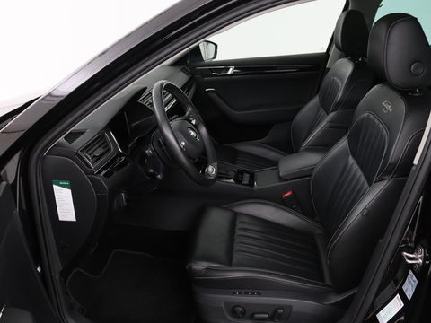 Škoda Superb 1.4 TSI iV Laurin & Klement | Panoramadak | Leder | Adaptive cruise | Canton Sound | Stoelverwarming | Standkachel | Carplay | Camera | Full LED | Memory