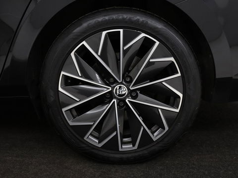 Škoda Superb 1.4 TSI iV Laurin & Klement | Panoramadak | Leder | Adaptive cruise | Canton Sound | Stoelverwarming | Standkachel | Carplay | Camera | Full LED | Memory