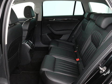Škoda Superb 1.4 TSI iV Laurin & Klement | Panoramadak | Leder | Adaptive cruise | Canton Sound | Stoelverwarming | Standkachel | Carplay | Camera | Full LED | Memory