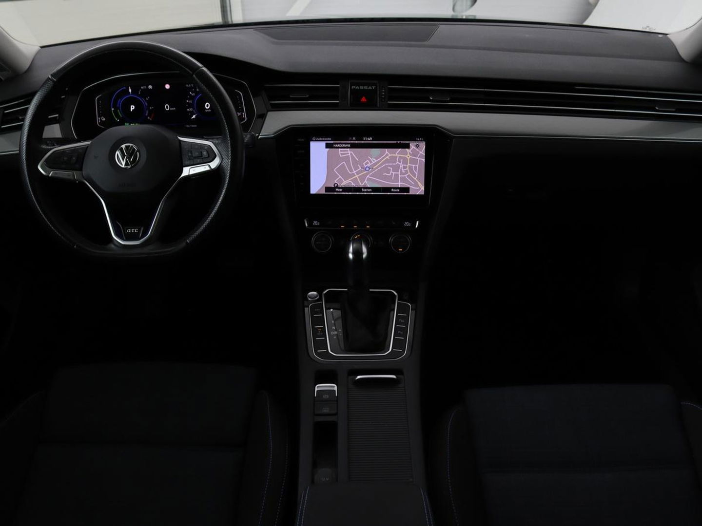 Volkswagen Passat 1.4 TSI PHEV GTE | Trekhaak | Stoelverwarming | Massage | Adaptive cruise | Carplay | Camera | Navigatie | Matrix LED | Virtual Cockpit