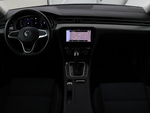 Volkswagen Passat 1.4 TSI PHEV GTE | Trekhaak | Stoelverwarming | Massage | Adaptive cruise | Carplay | Camera | Navigatie | Matrix LED | Virtual Cockpit